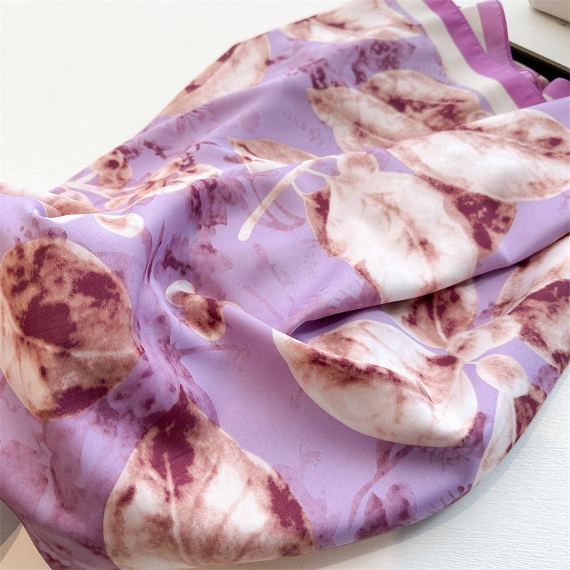 ผ้าพันคอสี่เหลี่ยมจัตุรัสเรโทร - Silk Scarf Square บทวิจารณ์และราคา